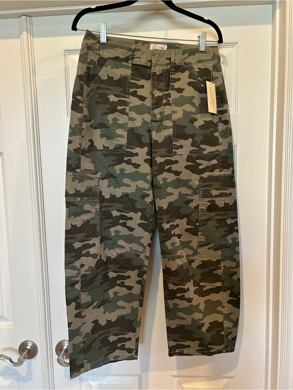 Universal Thread, NWT, Sz 8, Camo Utility Cargo Pants - Olive Green